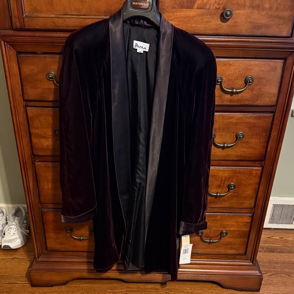 Patra Elegant Black Outerwear